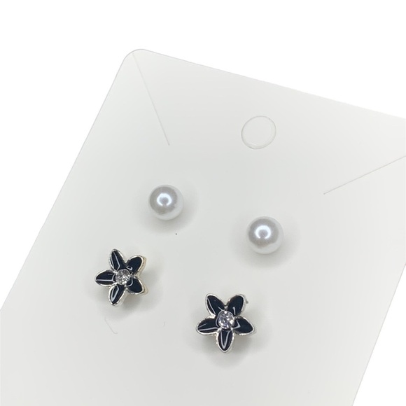 Flower and pearl earring set - Picture 1 of 3